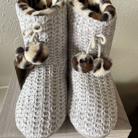 NIB BearPaw Winter White Josephine Slipper Booties Size S,L, and XL - Picture 6 of 9